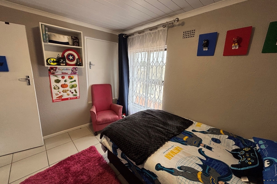 2 Bedroom Property for Sale in Goodwood Estate Western Cape